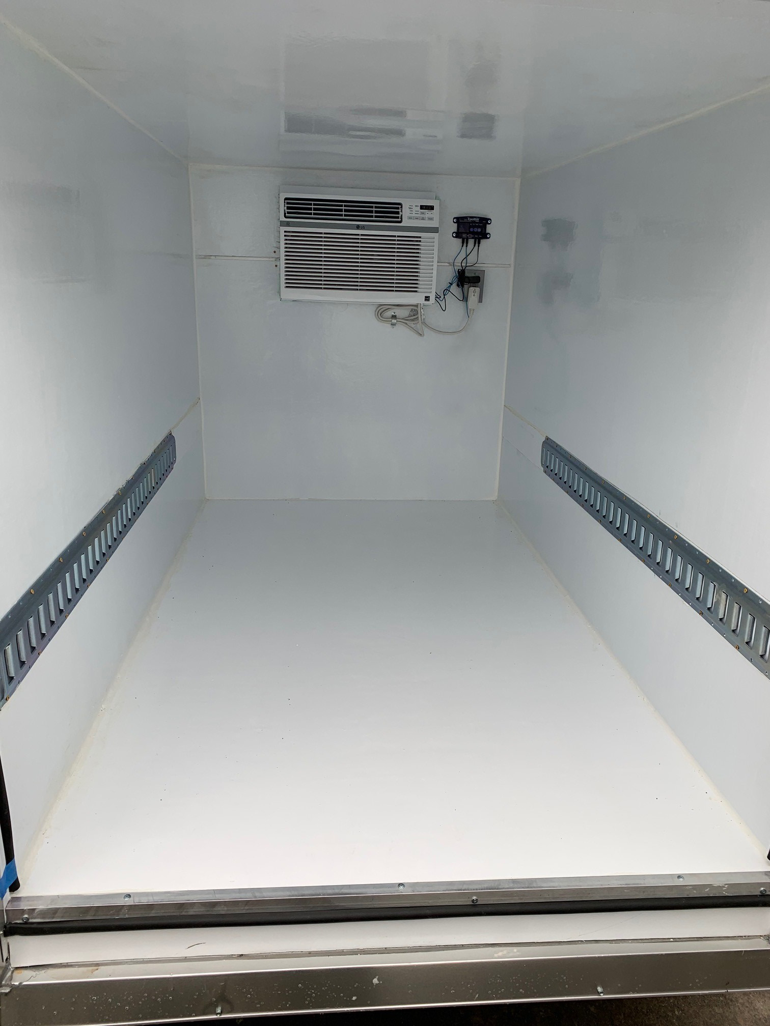 Small Reefer-Trailer-5x8-Interior